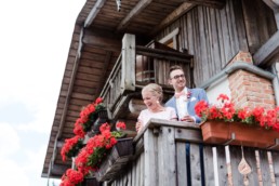 Hochzeitslocation bei Berghochzeit im Bayerischen Wald mit freier trauung auf der Bergwiese fotografiert von Hochzeitsfotograf veronika anna fotografie