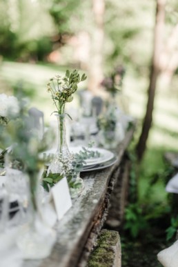 Tischdeko bei der natürlichen Hochzeit von Olivia und David in Oberbayern