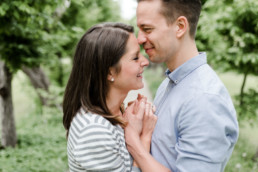 Romantisches Paarfotos in Österreich am Obernberg fotografiert von Hochzeitsfotografin Veronika Anna Fotografie aus Passau.
