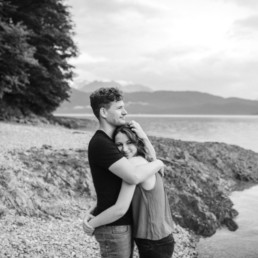Echte Gefühle vor einer traumhaften Kulisse am Walchensee. Paarfotos von Hochzeitsfotografin Veronika Anna Fotografie, Fotograf Walchensee