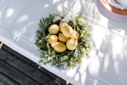 Zitronen als Dekoelement Hochzeitstrends 2020