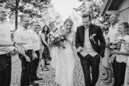 Frisch vermählt - Natürliche Hochzeitsfotos von Veronika Anna Fotografie