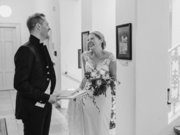 Happy Bride- Frisch getraut und glücklich im Standesamt