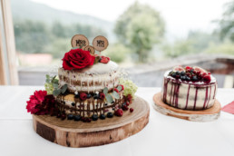 Die Hochzeitstorten, für Hochzeit im bayerischen wald, fotografiert von Veronika Anna Fotografie.