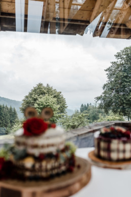 Kuchenbuffet mit Blick auf den bayerischen Wald!