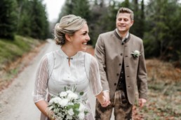Standesamtliche Hochzeit in Deggendorf mit Shooting an der Rusel im bayerischen Wald, aufgenommen von Veronika Anna Fotografie Straubing