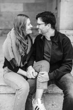 Paarshooting im windigen Herbst mit Hochzeitsfotografin Veronika Anna Fotografie für Hochzeiten München