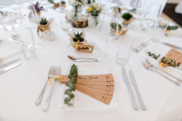 Schlichtes Table-Setup bei Hochzeit in Oberösterreich am Irghof Obernberg