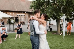 Natürliche Hochzeitsfotos für Hochzeiten in Bayern von Veronika Anna Fotografie Passau