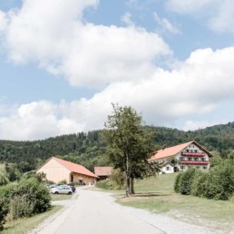 Hochzeitslocation Wildberghof Buchet, für natürliche Hochzeiten im bayerischen Wald