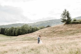 Wunderschönes Paarshooting im bayerischen Wald von Veronika Anna Fotografie für natürliche Hochzeitsfotos Deggendorf