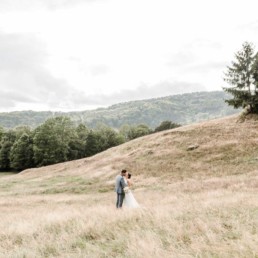 Wunderschönes Paarshooting im bayerischen Wald von Veronika Anna Fotografie für natürliche Hochzeitsfotos Deggendorf