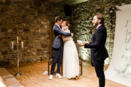 Brautpaar heiratet im Nothaft Gewölbe in Hengersberg.