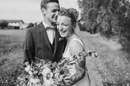 Bei Deggendorf hatten das Brautpaar eine freie Trauung Bilder von Veronika Anna Fotografie