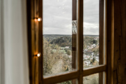 Natürliche Hochzeitslocation im bayerischen Wald aufgenommen von Veronika Anna Fotografie