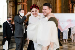 Das Brautpaar am Hochzeitstag im Standesamt in Passau von der Fotografin Veronika Anna