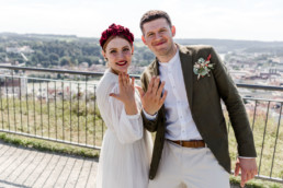 Glückliches Brautpaar im Oberhaus Passau am Hochzeitstag von Veronika Anna