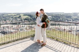 Natürliche Brautpaarbilder im Oberhaus Passau