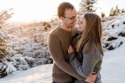 Winter Shooting Tag im bayerischen Sankt Englmar von dem Paar mit kuscheliger Atmosphäre aufgenommen von Veronika Anna Fotografie