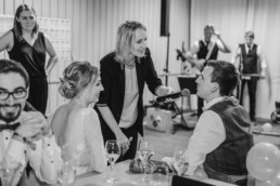 Brautstehlen bei einer bayerischen Hochzeit im November von der Hochzeitsfotografin Veronika Anna