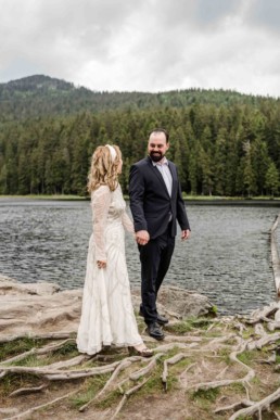 Natürliche Reportage bei einer tiny Hochzeit in Bayern von Veronika Anna Fotografie