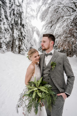 Natürliche Paarfotos am Tag der Hochzeit in Bayern von Veronika Anna Fotografie