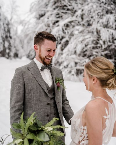 Winterhochzeit und natürliche Reportage im bayerischen Wald von Veronika Anna Fotografie